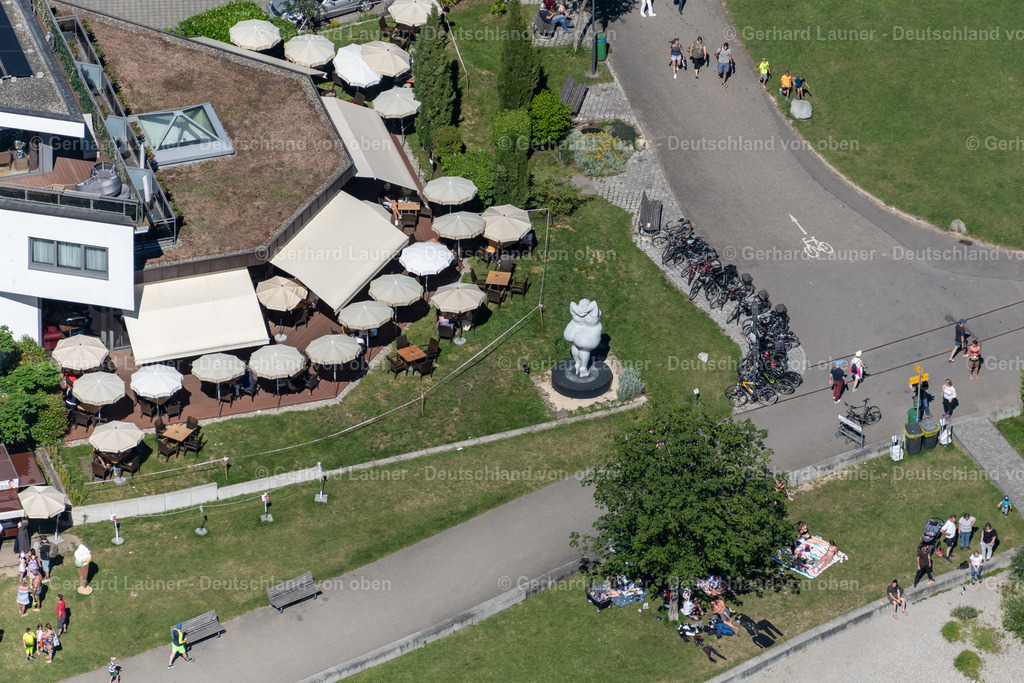 4031941 | BODMAN-LUDWIGSHAFEN 12.06.2020 Kunst- Installation einer Freilichtskulptur Yolanda von Miriam Lenk im Uferberich in Bodman-Ludwigshafen im Bundesland Baden-Württemberg, Deutschland. // Art installation of an open-air sculpture Yolanda by Miriam Lenk in the Uferberich in Bodman-Ludwigshafen in the state Baden-Wurttemberg, Germany. Foto: Gerhard Launer