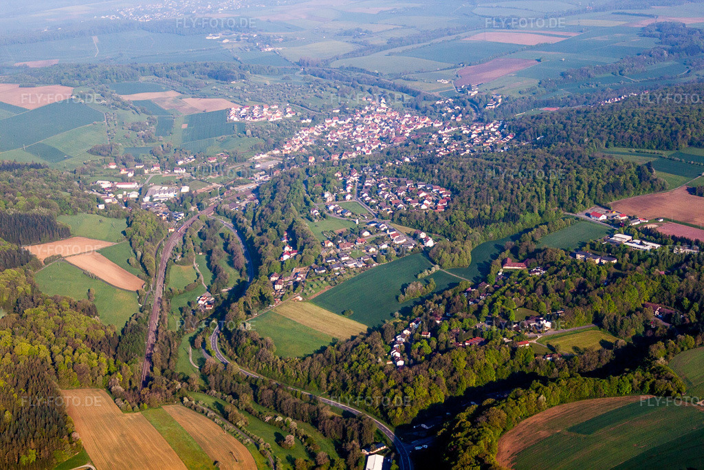 Luftbild: Dorfansicht in Seckach im Bundesland Baden-Württemberg in Deutschland. Foto: IMG_57013.jpg vom 08.05.2013 durch Werner Riehm/FLY-FOTO.de