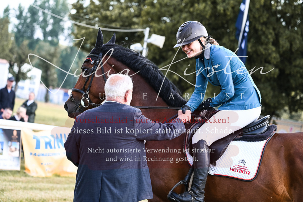 DSC_7645 | Pferde- und Turnierfotografie in Westsachsen. Pferdeportraits, Auftragszeichnungen und intuitive Kunst.