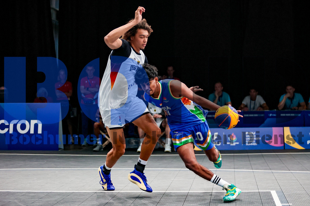 SES_TTG3X320250718-1961 | bond - Realisiert mit Pictrs.com