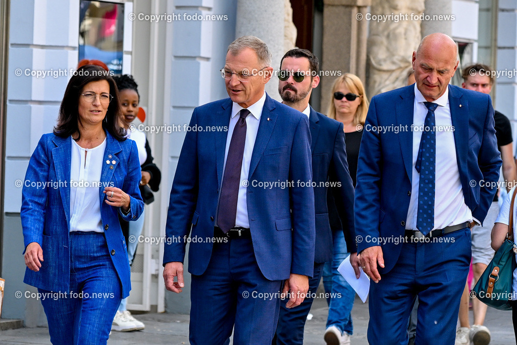Pressekonferenz OoeVP stellt personelle Weichen_ 05.07.2024-48 | 05.07.2024, Linz, AUT, Pressekonferenz OoeVP stellt personelle Weichen - Verlaesslich fuer Oberoesterreich, im Bild Margit Angerlehner (VP, LAbg.), LH Thomas Stelzer (VP, Landeshauptmann Ooe), Christian Doerfel (VP, LAbg., Klubobmann, Bgm. Steinbach an der Steyr)