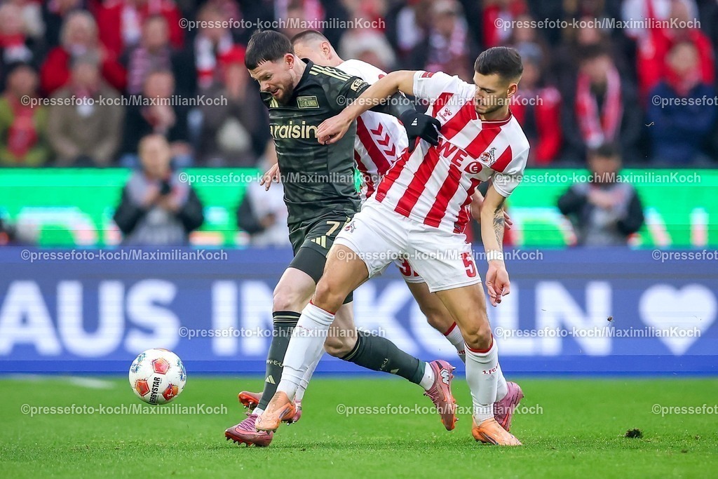 1FC20122501016 | 20.12.2025, Fußball, 1. FC Köln - FC Union Berlin, 1. Fußball Bundesliga, 15. Spieltag, RheinEnergie-STADION, Saison 2025 2026: Oliver Burke&nbsp;(Union Berlin #07) im Zweikampf gegen Tom Krauß&nbsp;(1FC Koeln #05)   DFB regulations prohibit any use of photographs as image sequences and or quasi-video.