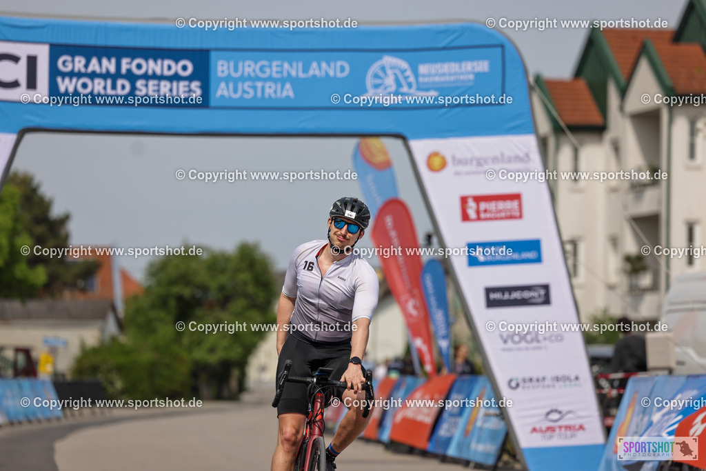 VJ__9893 | Neusiedlersee Radmarathon 2026@sportshot_your_pictrs #yourpictures#roadtowm2029 #nrm #neusiedlerseeradmarathon #neusiedlersee #neusiedlerseetourismus #burgenland #mörbisch #nrm26 #burgenlandtourismus #voglundco #poweredbyburgenlandtourismus #radsport #rad #marathon #ucigranfondo #visitburgenland #ucigranfondoworldseries