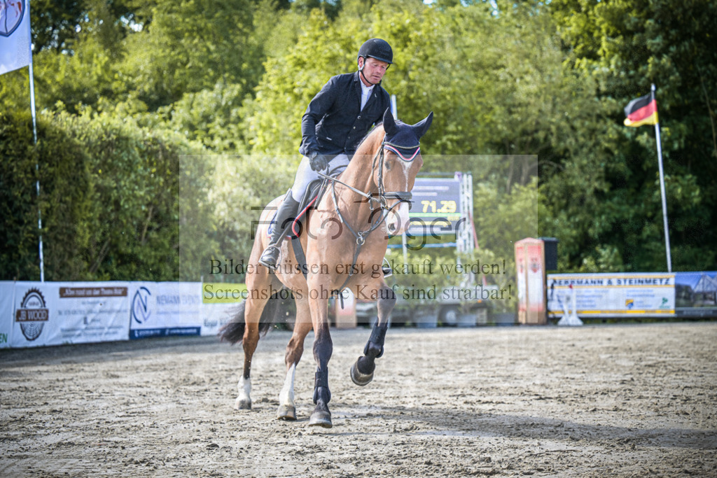 DOS_8259 | Entdecke hochwertige Reitturnierfotos von Foto Oger. Professionell, emotional und authentisch – jetzt Lieblingsmomente im Shop bestellen.Deutschlandweite Turnierfotografie. - Realisiert mit Pictrs.com