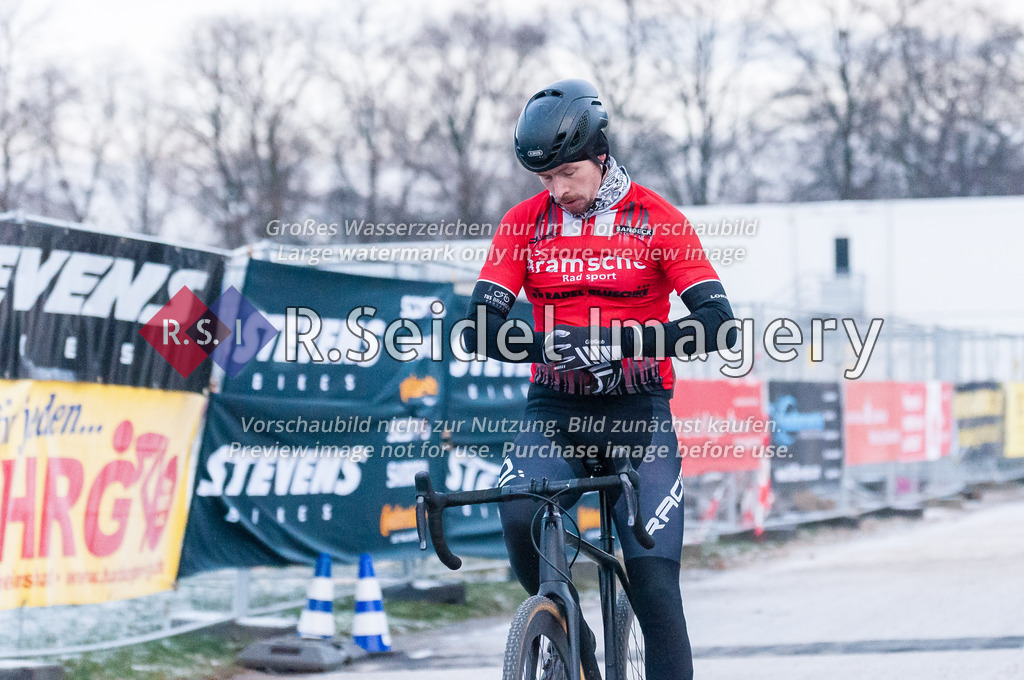 Radsport, 14. Lauf - Bikebeat Cyclo-Cross Bundesliga 2022/23 und 43. Harburger Weihnachtspreis im Stevens Cup 2022, Schwarzenbergplatz (Hamburg-Harburg), 18.12.2022 | Aus dem Rennen 6 / Männer Elite (Lizenzfahrer): 
Johannes Arlinghaus (#25, TuS Bramsche)
