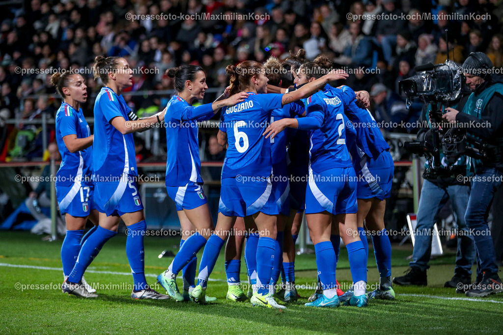 DFB0212240114202161 | 02.12.2024, Fußball Länderspiel Frauen, Deutschland - Italien, Vonovia-Ruhrstadion Bochum, Saison 2024 2025: Torjubel nach dem 1:0 Tor durch Agnese Bonfantini (ITA #8)DFB regulations prohibit any use of photographs as image sequences and or quasi-video.