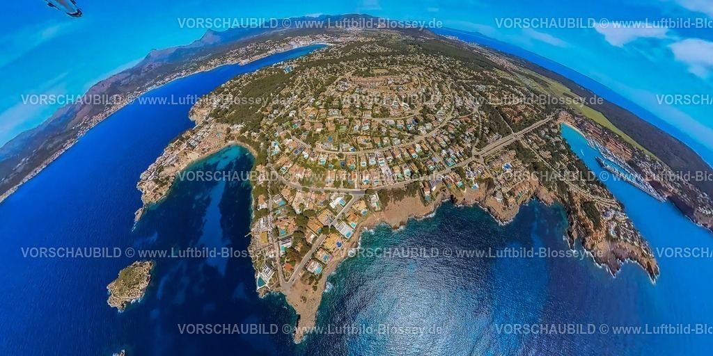 Mallorca230400239Insta001SantaPonsa | Luftbild, Ferienhäuser mit Swimmingpool, Halbinsel und Felsenküste mit Playa de Santa PonsaÂ , Balearen, Mallorca, Balearische Inseln, Spanien