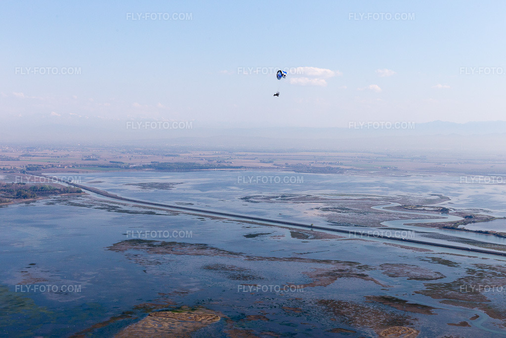 Aerial view: View of the town in Grado in the state Gorizia, Italy. – Photo: IMG_098067.jpg taken on 04/03/2017 by Werner Riehm/FLY-FOTO.com – Resolution of the original: 5472 x 3648 px