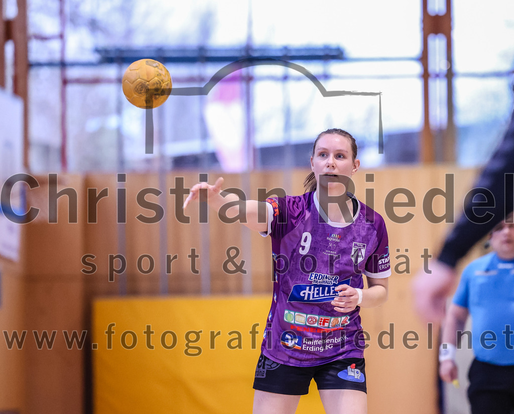 2024-12-14_028_SpVgg_Altenerding_gegen_SVA_Palzing | Erding, Deutschland, 14.12.2024:Handball, Bezirksoberliga Frauen Altbayern 2024 / 2024, 9. Spieltag, SpVgg Altenerding gegen SVA Palzing, Endergebnis: 20:30Julia Kranich (SpVgg Altenerding, #9)Foto: Christian Riedel / fotografie-riedel.net