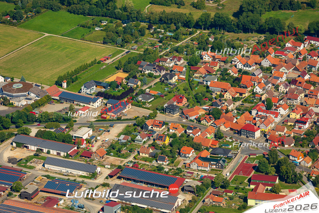 Neue Luftbildaufnahme der Stadt Vachdorf - Das Luftbild wurde 2025 vom UL-Flugzeug heraus erstellt ( keine Drohnenaufnahme ) - Hochauflösende Luftaufnahme - für Wandbilder und großformatige Ausdrucke geeignet. Das besondere Geschenk!Hier alle&nbsp;Infos zur Lizenzierung der LuftaufnahmeWir fliegen auch dieses Jahr wieder in Ihre Region um Luftbilder zu erstellen.- Luftbild anfragen