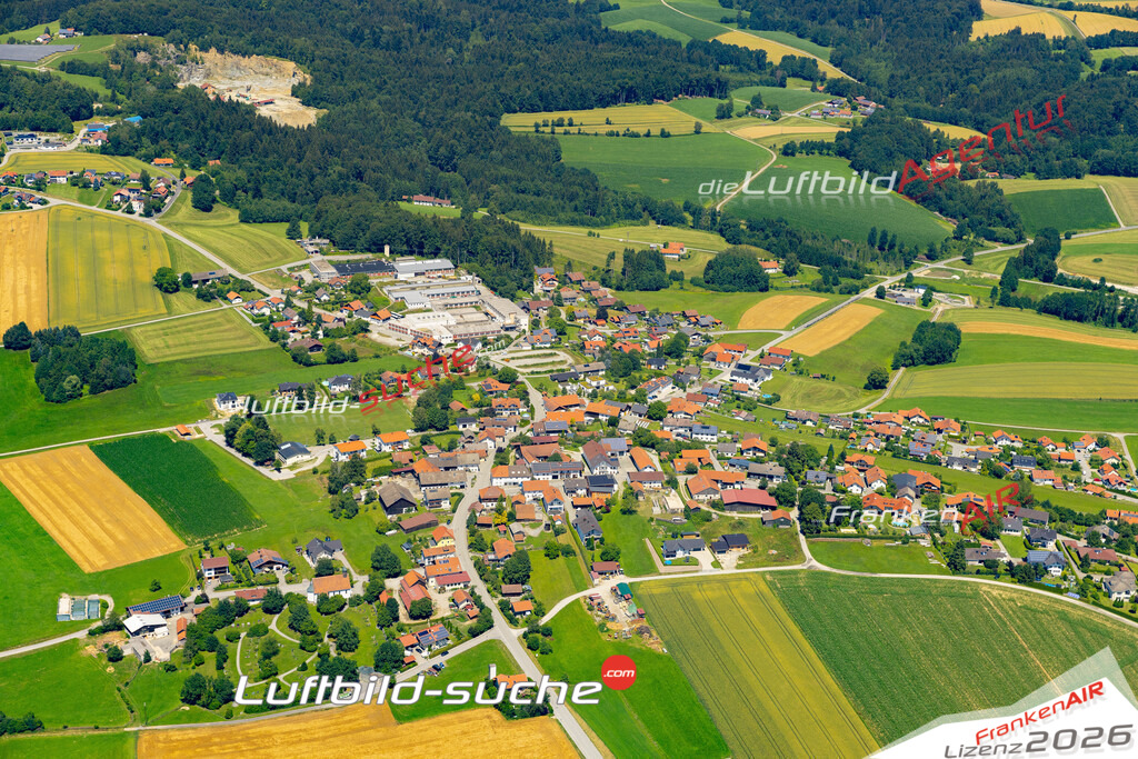 Aktuelles Luftbild von Oberpolling Fürstenstein - Die Luftaufnahme wurde 2022 mittels UL-Flugzeug erstellt ( keine Drohne ) - hochauflösende Kamera-Systeme von  Canon -Beste Qualität - Für grossformatige Ausdrucke geeignet. Die Geschenkidee !
