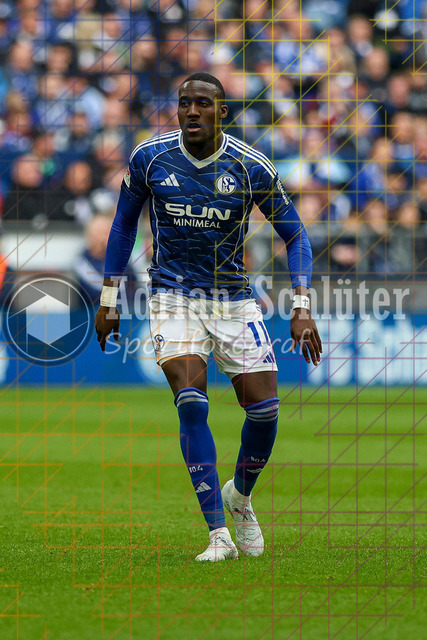 05.04.2026, GER, Fussball, Herren, 2. BL, Saison 2025/2026, FC Schalke 04 - Karlsruher SC | Bryan Lasme (S04) schaut 