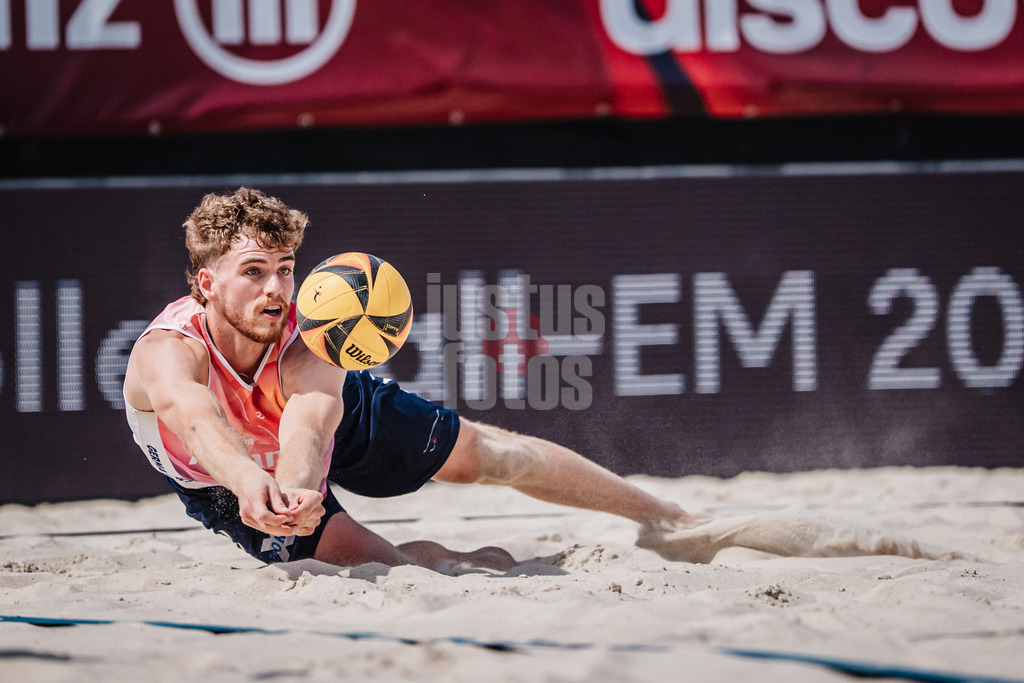 Beachvolleyball | Männer | Allianz German Beach Tour 2025 | Tourstop Bremen | 14.06.2025 | Luis Henrichs nimmt den Ball an