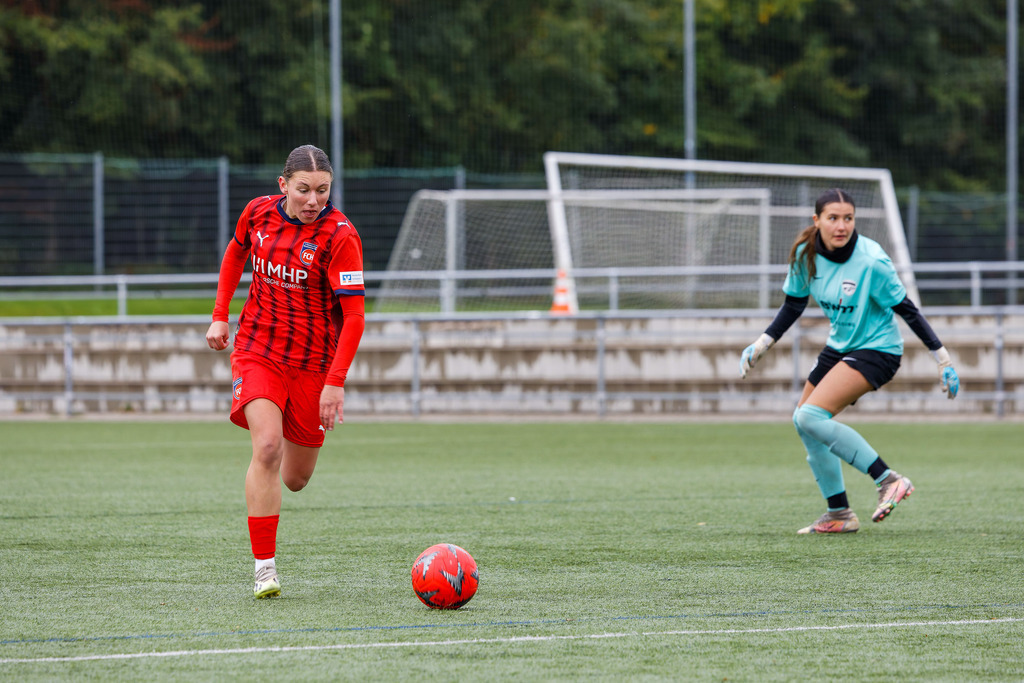 FCHHOH_251005_6514 | 1.FC Heidenheim 1846 II vs. SGM Hohenmemmingen/Sontheim, Fußball, Frauen, Bezirksliga, 2025/2026, 4. Spieltag, 05.10.2025 in Heidenheim, Kunstrasen b. Voith-Arena West(Foto: Michael Bulling) - Realisiert mit Pictrs.com