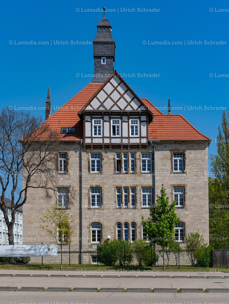 10049-12807 - Halberstadt - Harmoniestrasse | Stockfoto und Bilderpool mit Bildmaterial aus Deutschland, dem Harz, Halberstadt, Quedlinburg, Wernigerode und weltweit. Qualitativ hochwertige und professionelle Fotos anschauen und kaufen. - Realisiert mit Pictrs.com