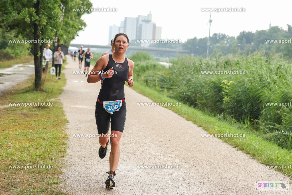 LUR_1559 | 34. M-net Erlanger Triathlon 2025 #erlangertriathlon  #mnettriathlon2025 #mnettriathlon #team #olympischedistanz #mitteldistanz #triathlon #maindonaukanal  #erlangertriathlon2025 #yourpictrs #tv1848 #tv1848erlangen  #triathlonbayern #sportinerlangen #demsportverbunden #sportshot_your_pictrs Copyright: www.sportshot.de