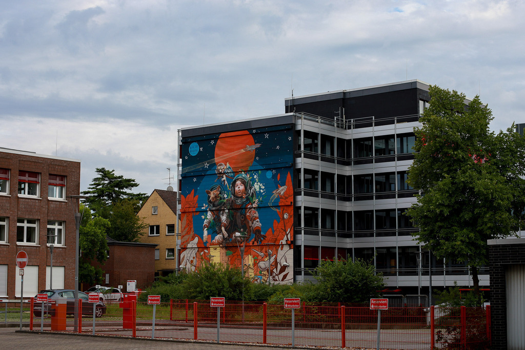 Moers_Stadtrundgang_070825_07 | Bildergalerie von Sport-Ereignissen aber auch von weiteren spannenden Dingen - nicht nur vom Niederrhein. In Anlehnung an den bekannten Spruch von Hanns Dieter Hüsch heißt das Motto: "Niederrhein ist überall".  - Realisiert mit Pictrs.com