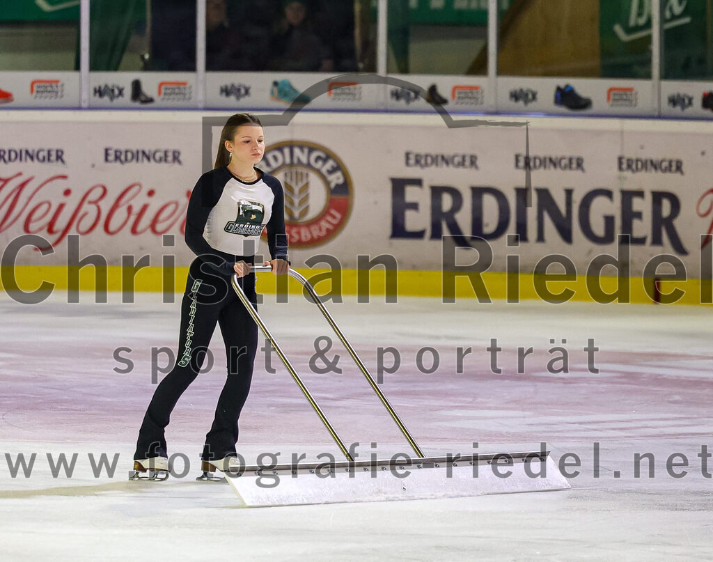 2025-11-30_140_TSV_Erding_gegen_EC_Peiting | Erding, Deutschland, 30.11.2025:Eishockey, Oberliga Süd 2025 / 2026, 22. Spieltag, TSV Erding gegen EC Peiting, Endergebnis: 5:1Foto: Christian Riedel / fotografie-riedel.net