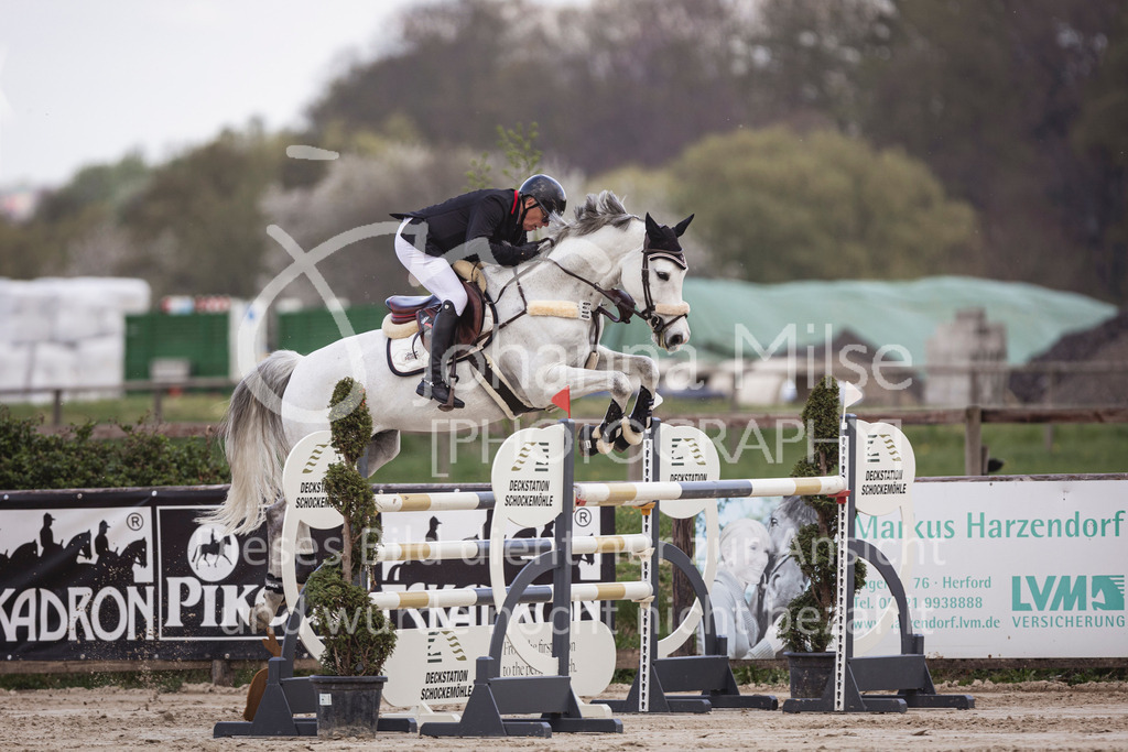 250416_M2-Springen-426 | Deine schönsten Turniermomente als professionelle Fotos! Entdecke hochwertige Pferdesport-Fotografie im Online-Shop. Jetzt Fotos finden & bestellen!