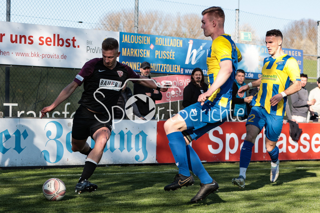 FC Pipinsried - TSV Buchbach | Tobias SZTAF (TSV #28)  setzt sich gegen Fabian WIKKIBALD (FCP #4) durch