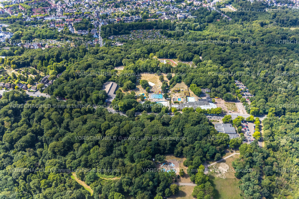 Oberhausen220800466 | Luftbild, Revierpark Vonderort, Vonderort Freibad, Schwimmbad und Badegäste, Liegewiese, regenbogenfarbige Wasserrutsche, Osterfeld, Oberhausen, Ruhrgebiet, Nordrhein-Westfalen, Deutschland