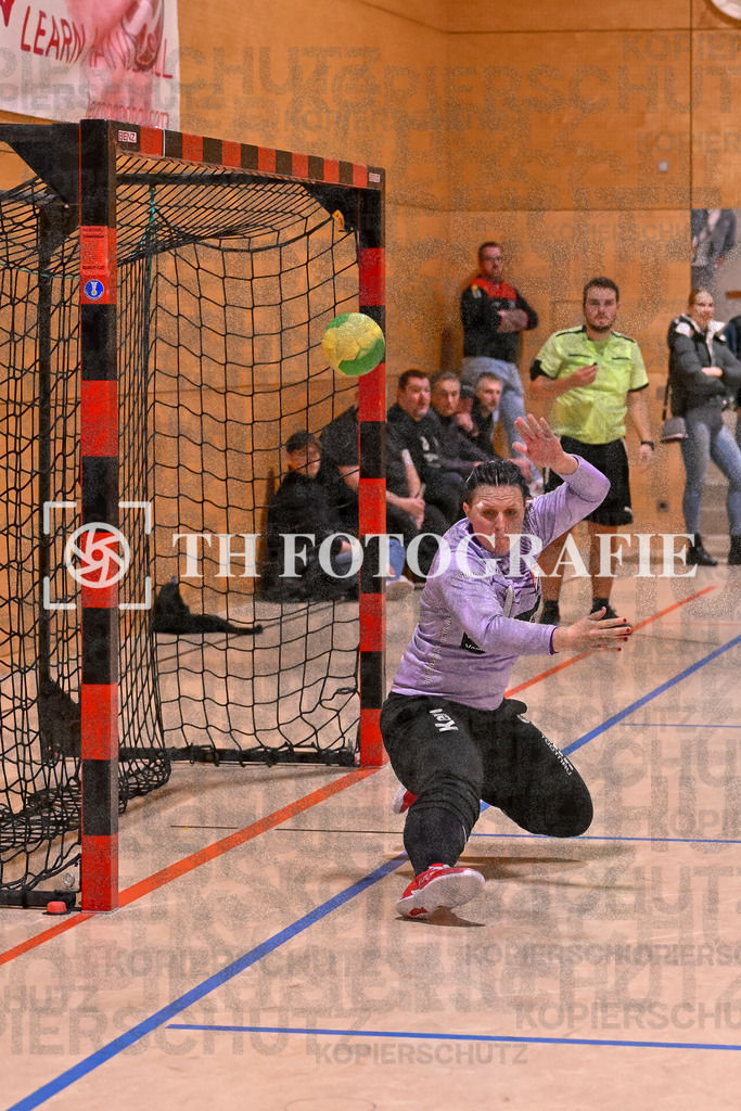 GER, SG Maulburg/Steinen - SG Muggensturm/Kuppenheim, Handball, Suedbadenliga, 17. Spieltag, Saison 2023/2024, 09.03.2024 | Stefanie Kovacic (SG Maulburg/Steinen, #01) pariert den Freiwurf.

GER, SG Maulburg/Steinen - SG Muggensturm/Kuppenheim, Handball, Suedbadenliga, 17. Spieltag, Saison 2023/2024, 09.03.2024

Foto: TH Fotografie/Thomas Hess