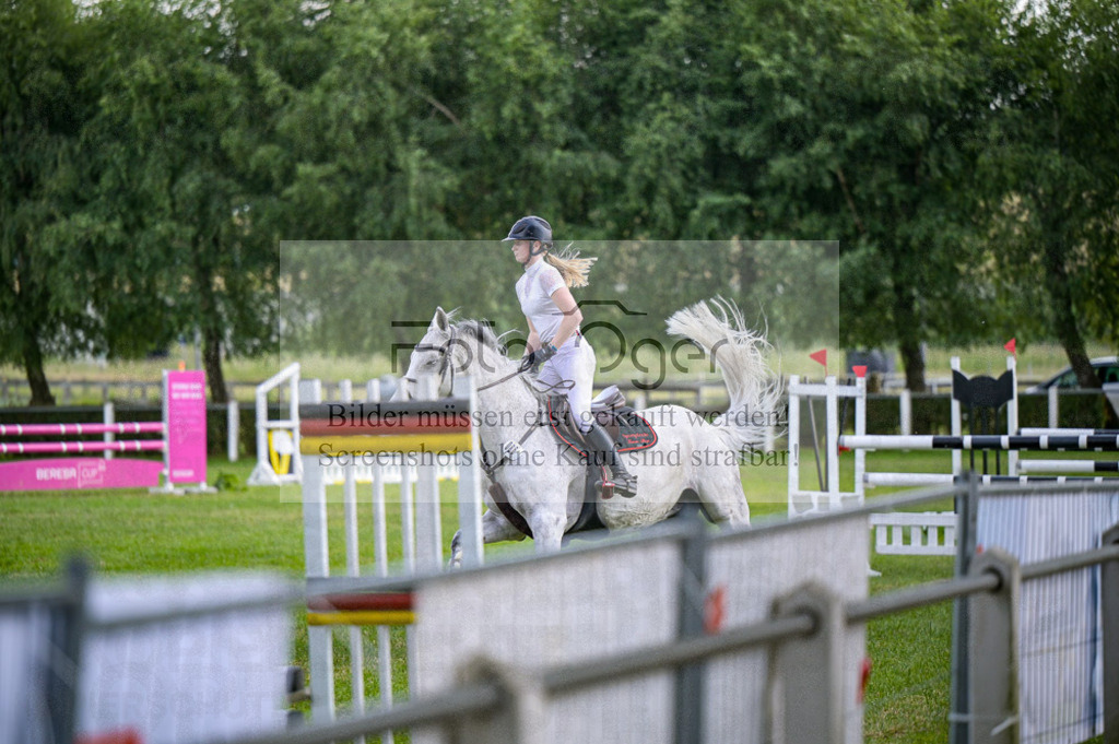 Reitturnier Voxtrup | Entdecke hochwertige Reitturnierfotos von Foto Oger. Professionell, emotional und authentisch – jetzt Lieblingsmomente im Shop bestellen.Deutschlandweite Turnierfotografie. - Realized with Pictrs.com