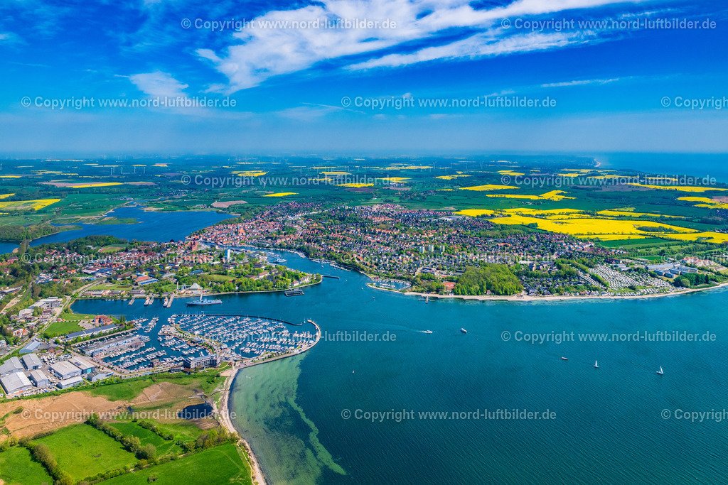 Neustadt_In_Holstein_ELS_5391010524 | NEUSTADT IN HOLSTEIN 01.05.2024 Ortsansicht an der Meeres-Küste der Ostsee in Neustadt in Holstein im Bundesland Schleswig-Holstein. // Townscape on the seacoast of Baltic Sea in Neustadt in Holstein in the state Schleswig-Holstein. Foto: Martin Elsen