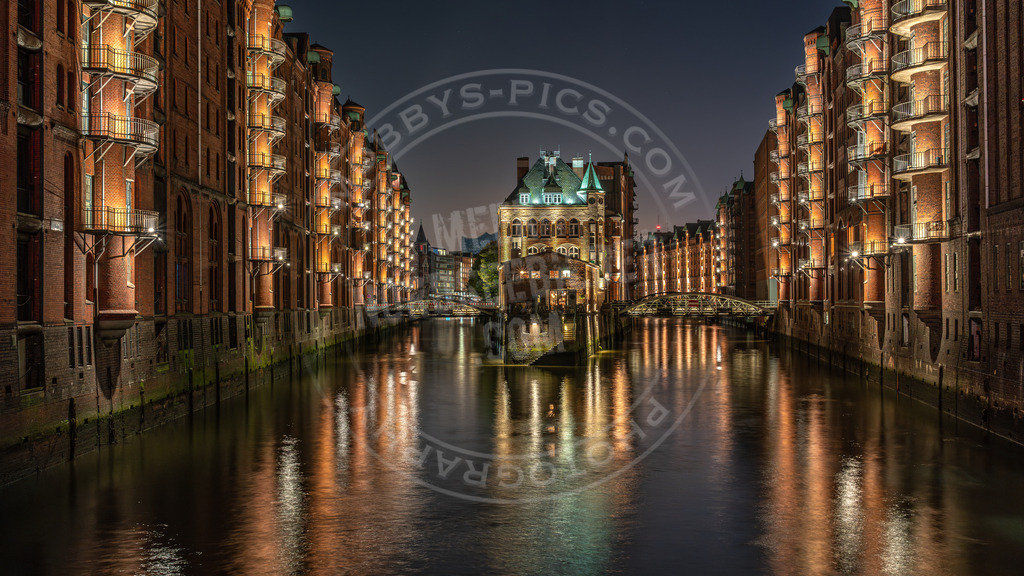 Specherstadt Restaurant Wasserschloss | Hamburger Hafen bei Nacht