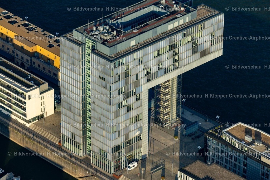 Luftbilder Köln-7894 | Luftbild Wohngebiet einer Mehrfamilienhaussiedlung " Kranhäuser " am Ufer- und Flussverlauf des Rhein im Ortsteil Innenstadt in Köln im Bundesland Nordrhein-Westfalen, Deutschland - Realisiert mit Pictrs.com
