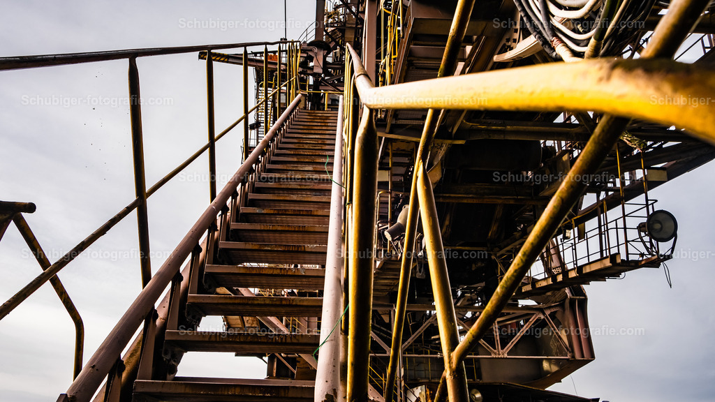 DSCF2007 | Ferropolis ist ein Industriemuseum und Veranstaltungsort in Gräfenhainichen östlich von Dessau-Roßlau auf einer Halbinsel im Gremminer See, dem ehemaligen Tagebau Golpa-Nord. Ferropolis ist Ankerpunkt der Europäischen Route der Industriekultur. Wikipedia - Realisiert mit Pictrs.com