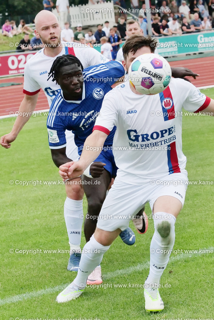 Fußball : Testspiel : SuS 09 Dinslaken - Schalke 04 U 19 am 25.07.2024 | Foto : Jochen Emde / www.kameradabei.de - Realisiert mit Pictrs.com