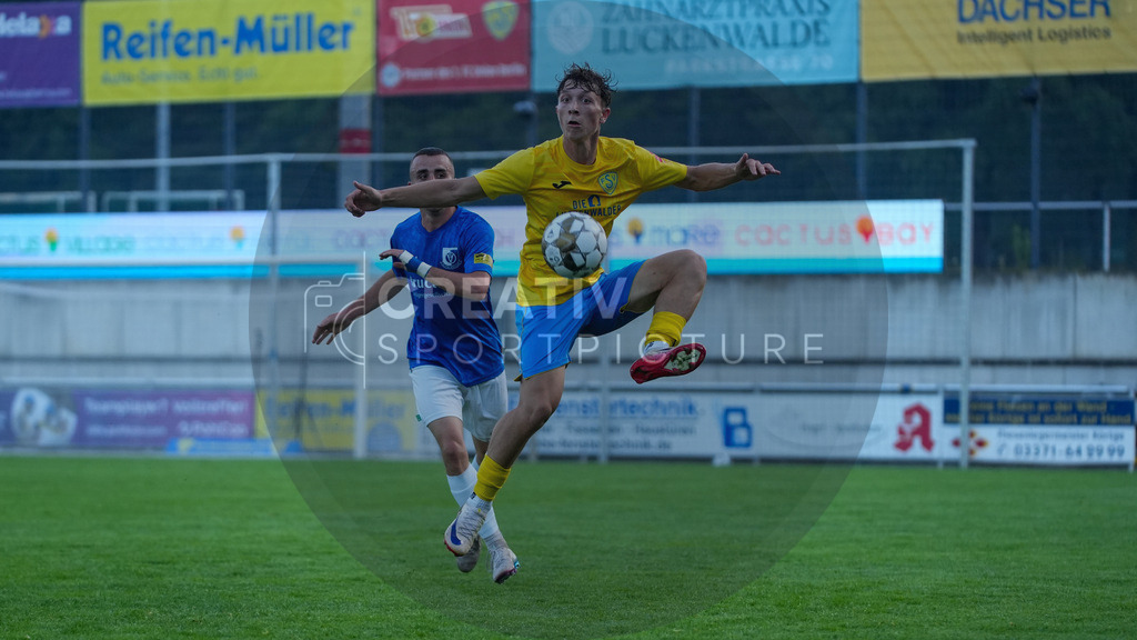 Fußball, Herren, Saison 2025/2026, Regionalliga Nordost, 6. Spieltag, FSV 63 Luckenwalde vs. VSG Altglienicke, Freitag 28.08.2025, Werner-Seelenbinder-Stadion Luckenwalde | Fußball, Herren, Saison 2025/2026, Regionalliga Nordost, 6. Spieltag, FSV 63 Luckenwalde vs. VSG Altglienicke, Freitag 28.08.2025, Werner-Seelenbinder-Stadion Luckenwalde, Im Bild: Len Neumann (Luckenwalde) - Realisiert mit Pictrs.com