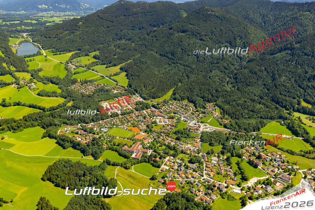 Das Luftbild der Stadt Bad Heilbrunn wurde 2022 vom Flugzeug heraus erstellt (keine Drohnen-Aufnahmen) Aufnahmehöhe ca.450 Meter- hohe Bildauflösung und Druck-Qualität. Garantiert!
