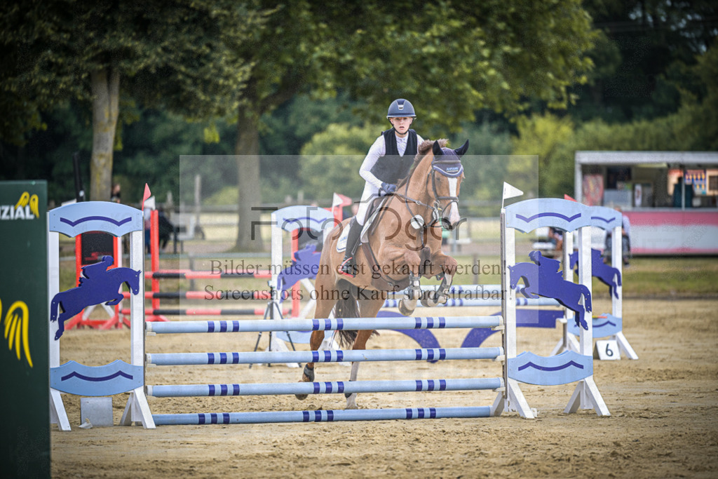 DOS_8024 | Entdecke hochwertige Reitturnierfotos von Foto Oger. Professionell, emotional und authentisch – jetzt Lieblingsmomente im Shop bestellen. - Realisiert mit Pictrs.com