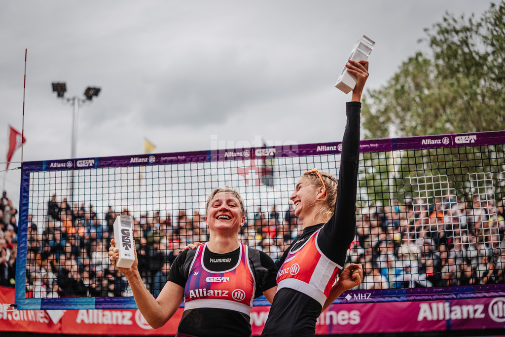 Beachvolleyball | Frauen | Allianz German Beach Tour 2026 | Tourstop Düsseldorf | 17.05.2026 | v.l. Melanie Gernert und Nele Barber gewinnen das Turnier in Düsseldorf