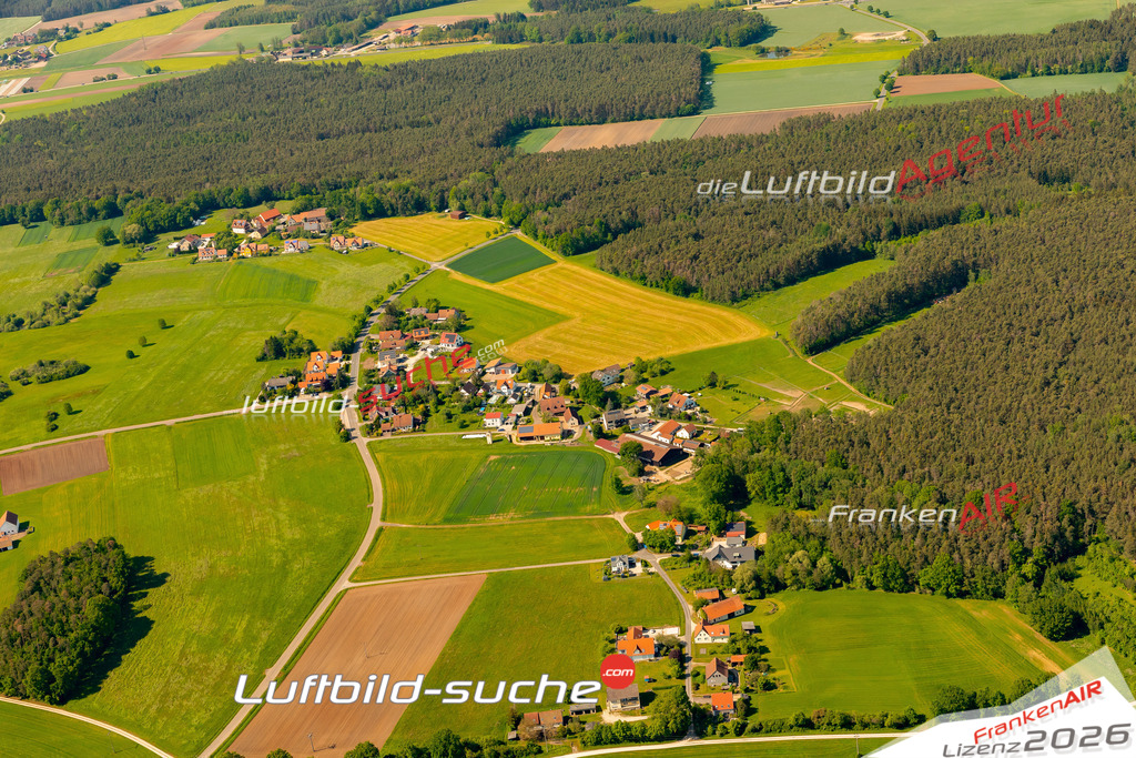 Das Luftbild zeigt : Heubühl Roth - Die Luftaufnahme wurde 2024 vom UL-Flugzeug aus erstellt ( keine Drohne ) - Hochauflösende Luftaufnahme - Für grossformatige Ausdrucke geeignet. Die Geschenkidee !Mit Lizenz und Bildrechte bestellbar