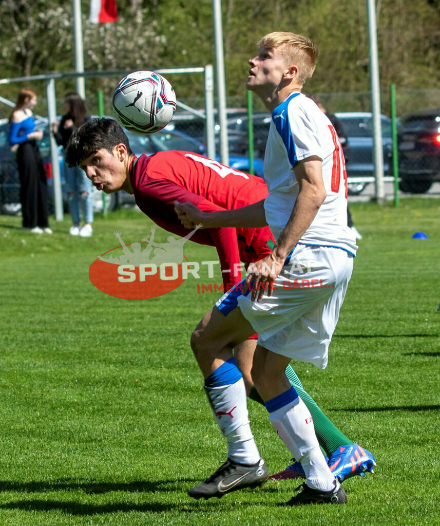 Portugal  U15 -Czech Republic U15 | ONDREJ PENXA (Czech Republic #14) RAFAEL MOTA (Portugal #4) ; Portugal  U15 -Czech Republic U15 am 29.04.2022 in Arnoldstein
(Sportplatz), AUSTRIA, (Photo by Ernst Krawagner sport-fan.at) - Realisiert mit Pictrs.com