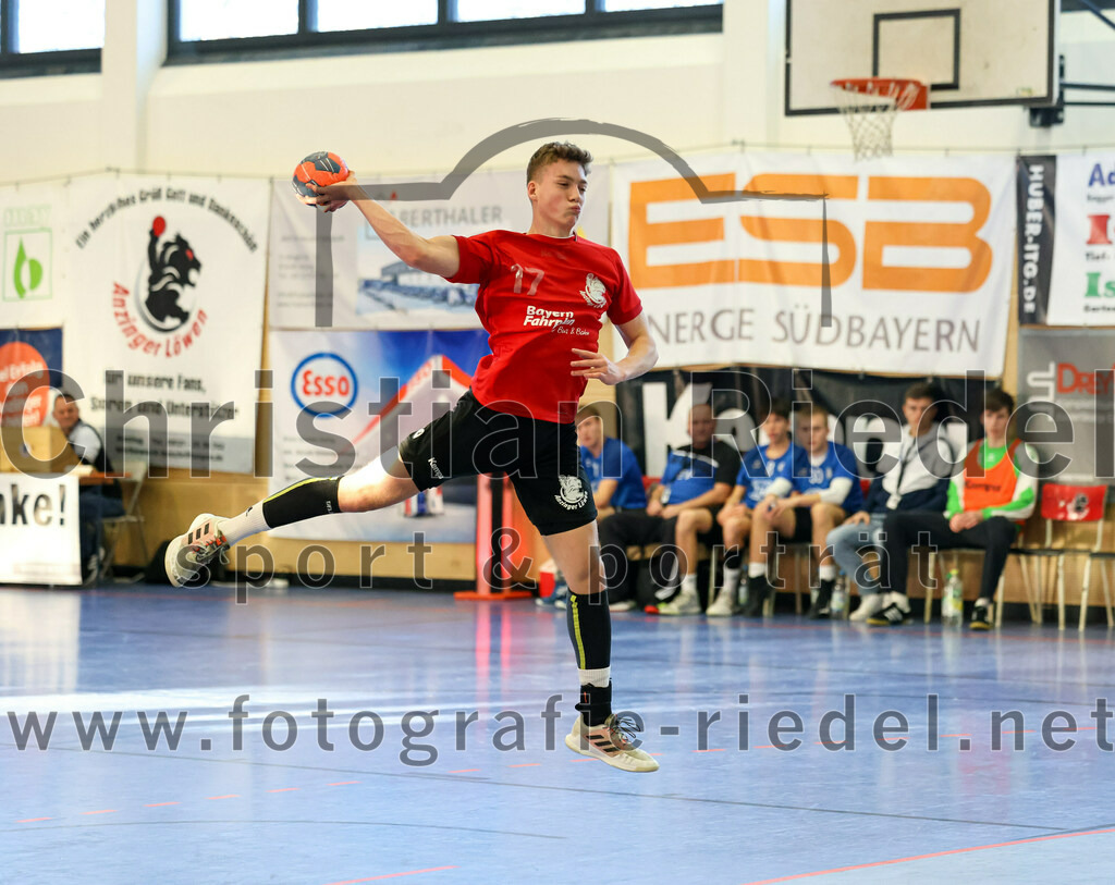 2022-12-17_033_SV_Anzing_gegen_TSV_Simbach | Anzing, Deutschland, 17.12.2022:
Handball, Bayernliga männliche A-Jugend 2022 / 2023, 9. Spieltag, SV Anzing gegen TSV Simbach, Endergebnis: 39:30

Sebastian Felber (SV Anzing, #17)

Foto: Christian Riedel / fotografie-riedel.net