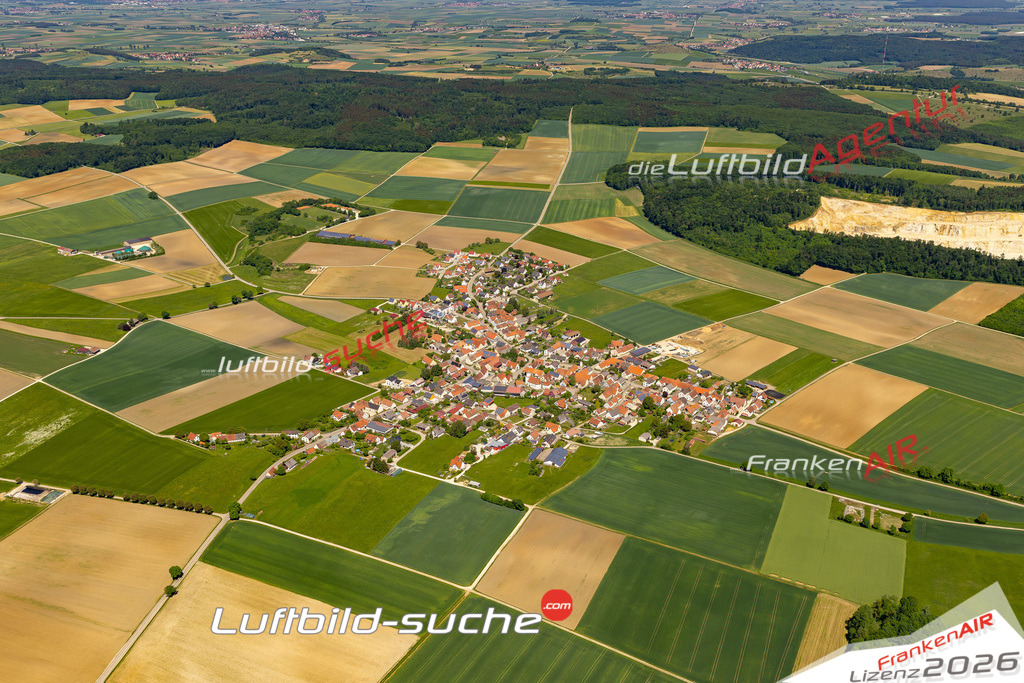 Die Luftaufnahme Mauren - Harburg wurde 2022 vom Flugzeug aus (keine Drohne) erstellt. Hohe Auflösung -für große Poster und Wandbilder geeignet - Garantiert!
