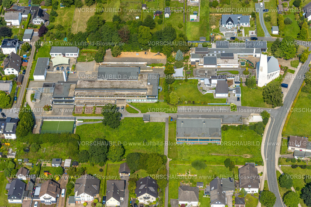 Meschede250807361 | Luftbild, Marienschule Grundschule, evang. Familienzentrum Johanneskindergarten  mit Kirche, Meschede-Stadt, Meschede, Sauerland, Nordrhein-Westfalen, Deutschland