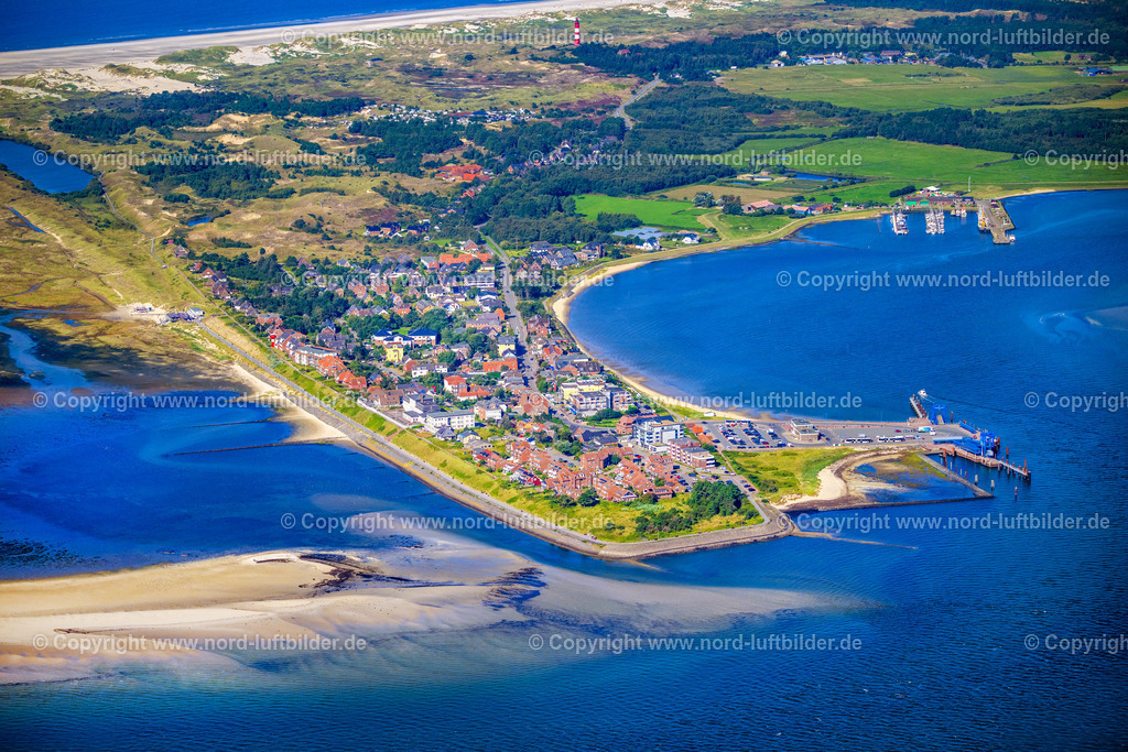 Amrum_Wittdün_ELS_3710280824 | WITTDüN AUF AMRUM 28.08.2024 Küstenbereich and der Südspitze der Nordsee - Insel Amrum mit der Wyker Dampfschiffs-Reederei Föhr-Amrum GmbH und Anlegestelle im Bundesland Schleswig-Holstein. Weiterführende Informationen bei: AmrumTouristik AöR,  Wyker Dampfschiffs-Reederei Föhr-Amrum GmbH. // Coastal area of southern tip of the North Sea island Amrum and pier in the state Schleswig-Holstein. Further information at: AmrumTouristik AoeR,  Wyker Dampfschiffs-Reederei Foehr-Amrum GmbH. Foto: Martin Elsen