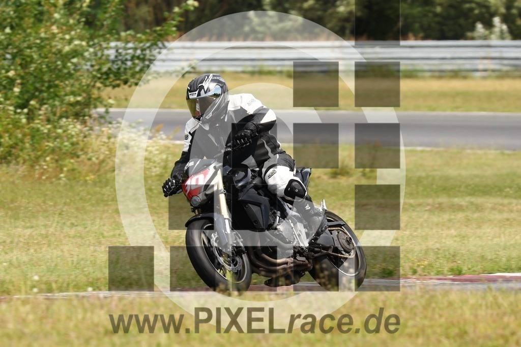 0030-20240716_13704 | Schöne Erinnerungen an spannende Momente - das festzuhalten ist unser Job. PIXELrace.de ist seit 2003 auf den Rennstrecken Europas unterwegs um die Action draußen beim Fahren und die wunderbare Stimmung imm Fahrerlager für euch einzufangen.