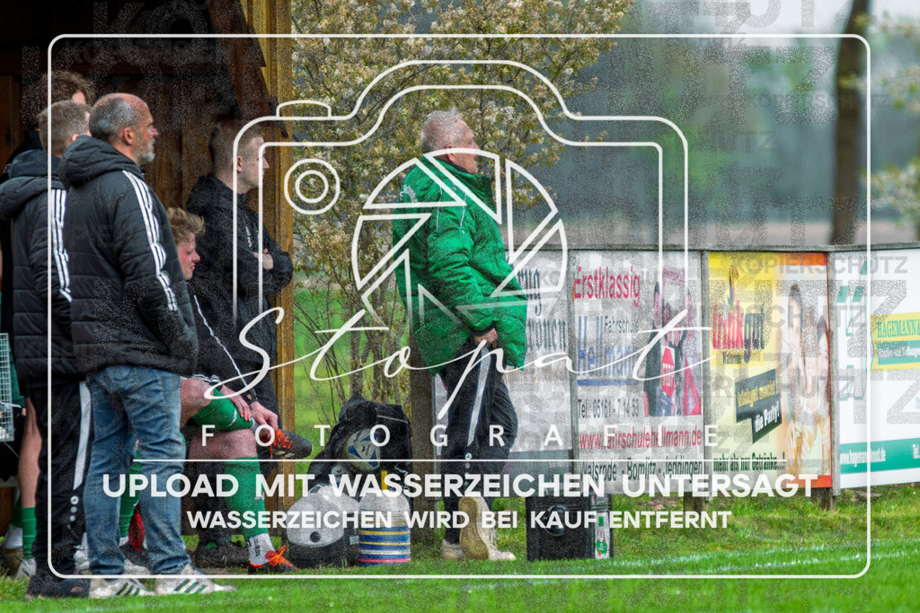 DSC_5975-Verbessert-RR | Ersatzbank beim Herren Kreisliga HK Spiel zwischen FG Fulde-Stellichte und TSV Wietzendorf im Fulder Zentralstadion, Fulde (Simon Paul Stopat) - Realisiert mit Pictrs.com