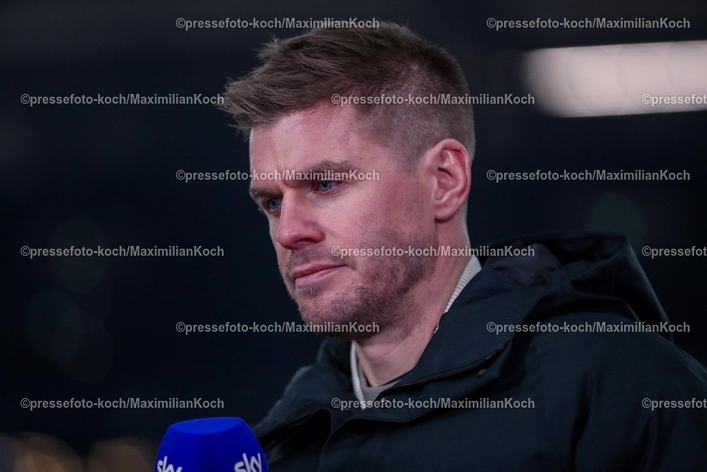 S0401022502156 | 01.02.2025, Fußball, FC Schalke 04 - 1. FC Magdeburg, 2.. Fußball Bundesliga, 20. Spieltag, Veltins-Arena Gelsenkirchen, Saison 2024 2025: Sky Experte Simon TeroddeDFB regulations prohibit any use of photographs as image sequences and or quasi-video.