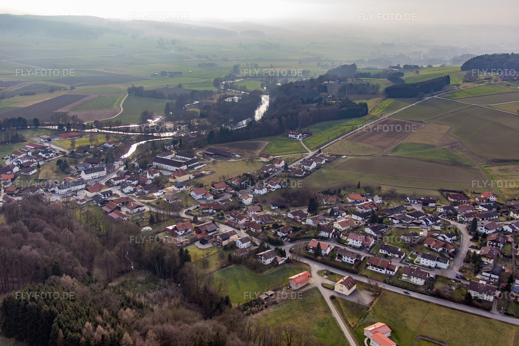 Luftbild: Ortsansicht im Ortsteil Hirschbach in Bad Birnbach im Bundesland Bayern in Deutschland. Foto: IMG_085605.jpg vom 31.12.2015 durch Werner Riehm/FLY-FOTO.de