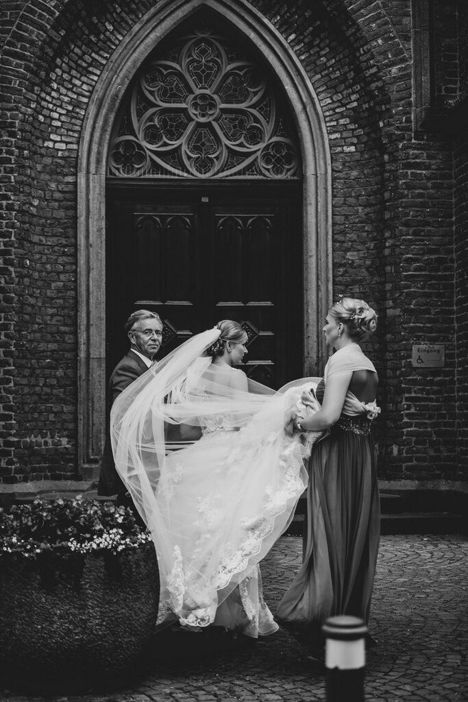 Hochzeit_Trauung_011 | Mein Name ist Arkadius. Ich fotografiere Ihre Hochzeit in Frankfurt und im Umkreis von 200 km. Als Fotograf bin ich noch bekannt im Bereich Business- und Modefotografie.