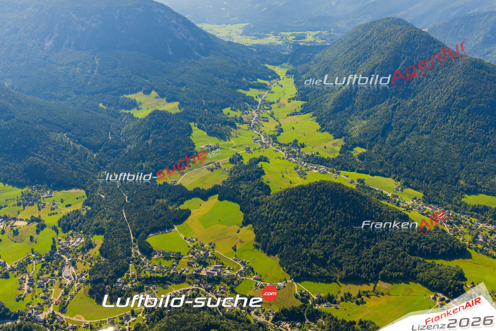 Luftaufnahme der Stadt Grundlsee - Die Luftaufnahme wurde 2025 vom UL-Flugzeug heraus erstellt ( keine Drohne ) - Hochauflösende Luftaufnahme - für professionelle Ausdrucke geeignet. Die Geschenkidee !Mit Lizenz und Bildrechte bestellbar