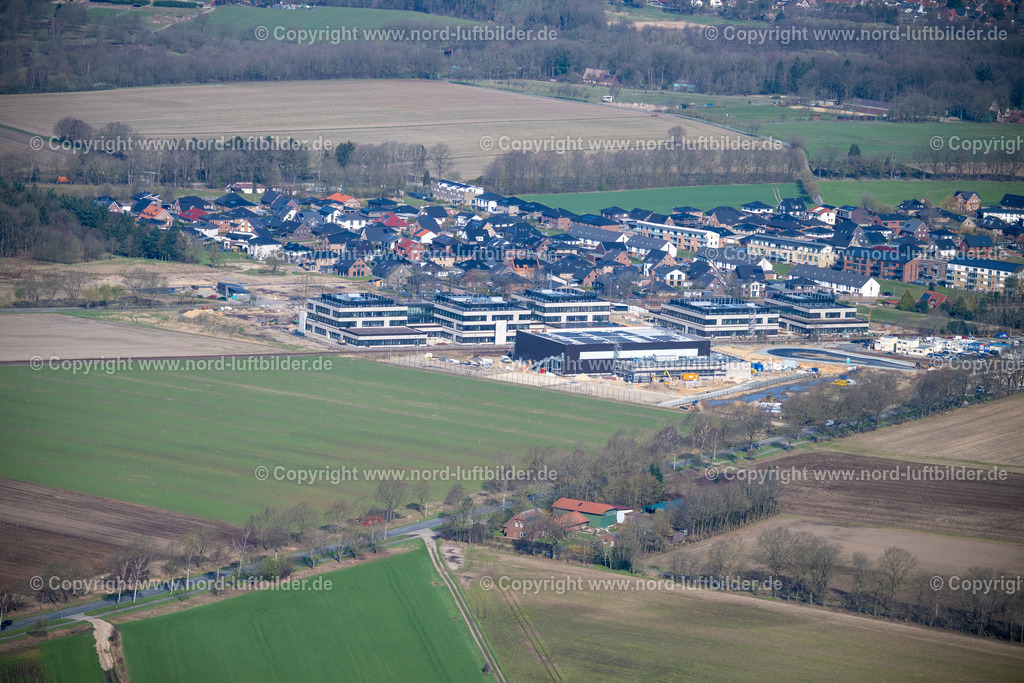 Stade_Riensförde_Bildungscampus_Neubau_ELS_2266060423 | STADE 06.04.2023 Baustelle zum Neubau des Gebäudekomplexes des Weiterbildungs- und Bildungszentrums im Ortsteil Riensförde in Stade Riensförde im Bundesland Niedersachsen, Deutschland. Weiterführende Informationen bei: Claudia Blaurock  Landschaftsarchitektur,  GOLDBECK GmbH,  PD - Berater der öffentlichen Hand GmbH,  gmp International GmbH. // Construction site for the new building complex of the education and training center in the district Riensfoerde in Stade in the state Lower Saxony, Germany. Further information at: Claudia Blaurock  Landschaftsarchitektur,  GOLDBECK GmbH,  PD - Berater der oeffentlichen Hand GmbH,  gmp International GmbH. Foto: Martin Elsen