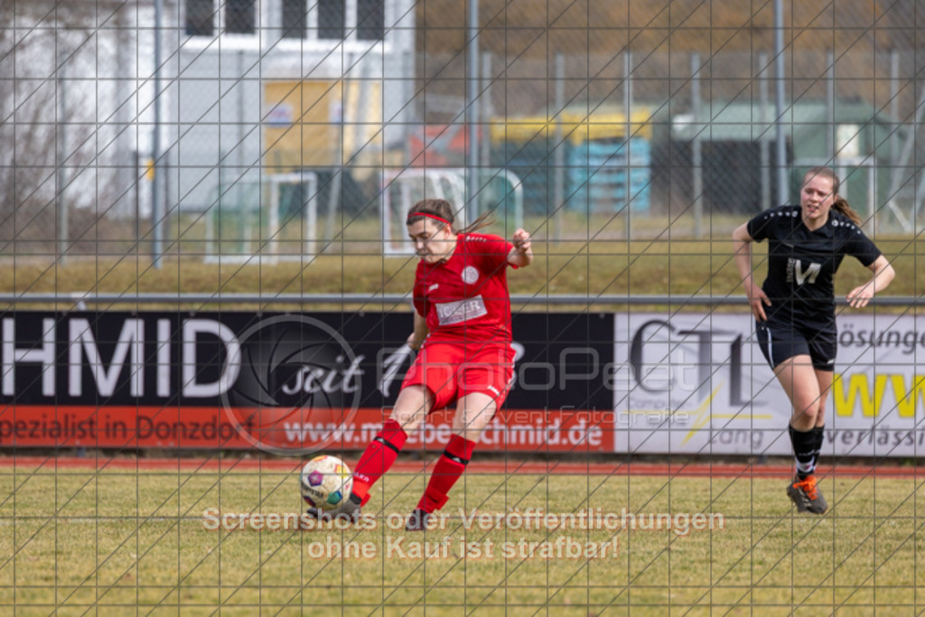 20250223_131636_0102 | #,1.FC Donzdorf (rot) vs. TSV Tettnang (schwarz), Fussball, Frauen-WFV-Pokal Achtelfinale, Saison 2024/2025, Rasenplatz Lautertal Stadion, Süßener Straße 16, 73072 Donzdorf, 23.02.2025 - 13:00 Uhr,Foto: PhotoPeet-Sportfotografie/Peter Harich